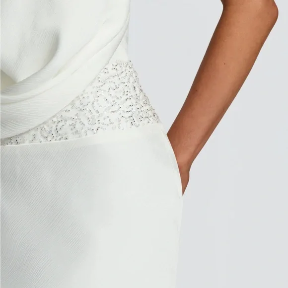 Elegant White Backless Gown - Picture 3 of 7